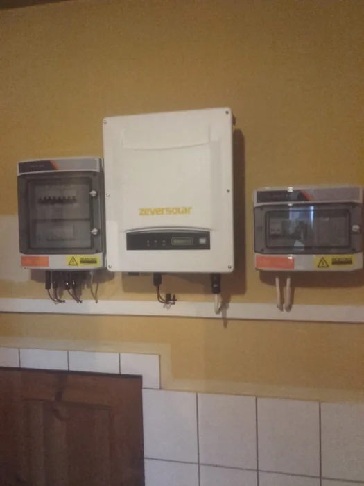 Falownik oraz podłączenia instalacji fotowoltaicznej